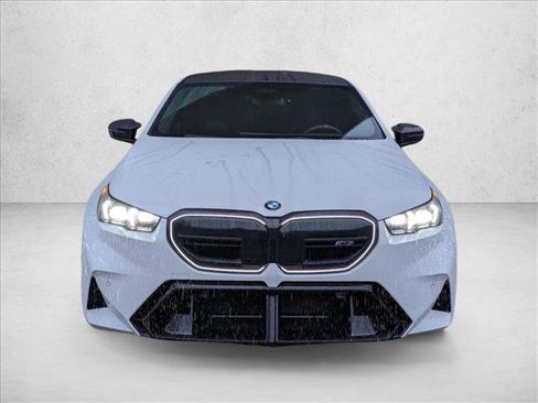 Used 2025 BMW M5 w/ Carbon Package image 2