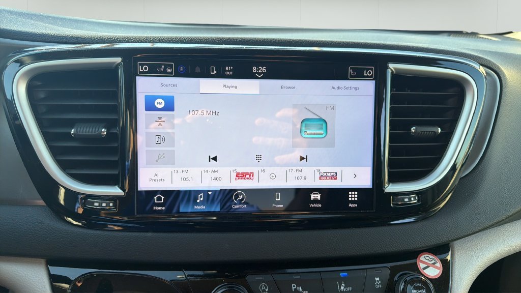 Used 2024 Chrysler Pacifica Touring-L FWD image 18