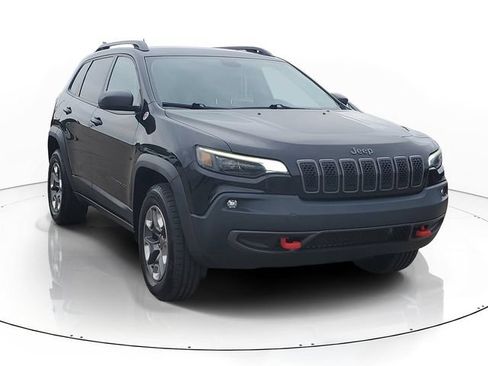 Used 2019 Jeep Cherokee Trailhawk w/ Cold Weather Group AWD/4WD image 2