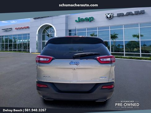 Used 2015 Jeep Cherokee Latitude AWD/4WD image 6