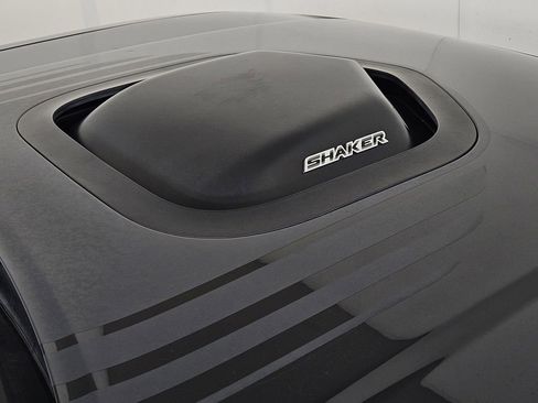 Used 2016 Dodge Challenger R/T RWD image 5