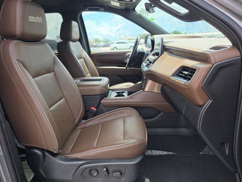 Used 2022 Chevrolet Suburban High Country RWD image 11