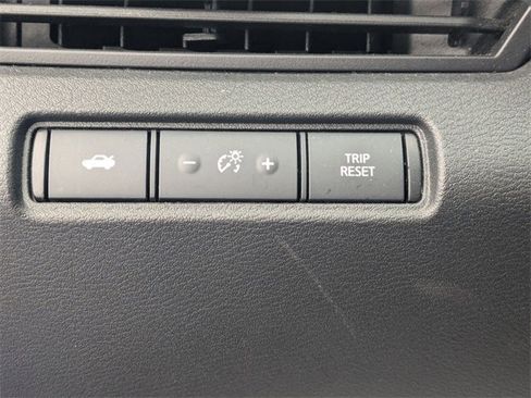 Used 2025 Nissan Altima 2.5 SV image 16