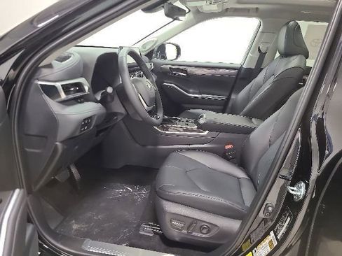 New 2026 Toyota Highlander Platinum AWD/4WD image 19