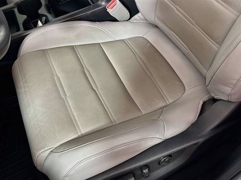 Used 2019 Honda CR-V Touring image 17