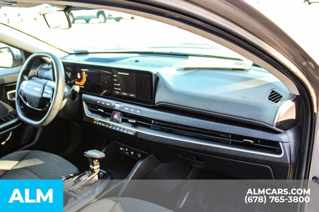 Used 2025 Kia K4 FWD image 22