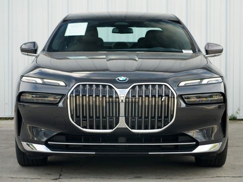 Used 2024 BMW i7 eDrive50 w/ M Sport Package image 7