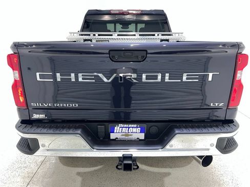Used 2024 Chevrolet Silverado 2500 LTZ w/ LTZ Plus Package AWD/4WD image 4