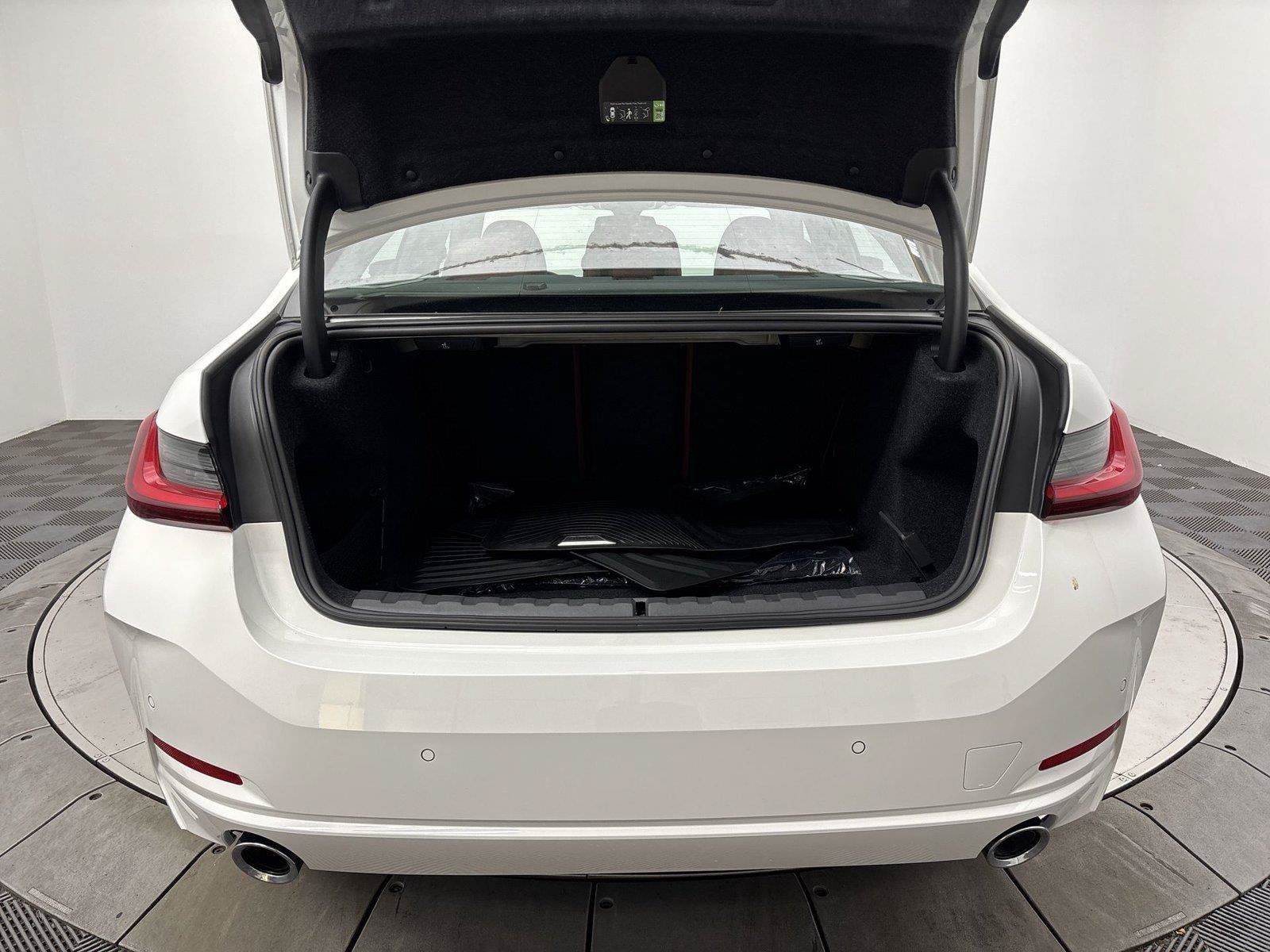 New 2026 BMW 330i Sedan w/ Convenience Package RWD image 21