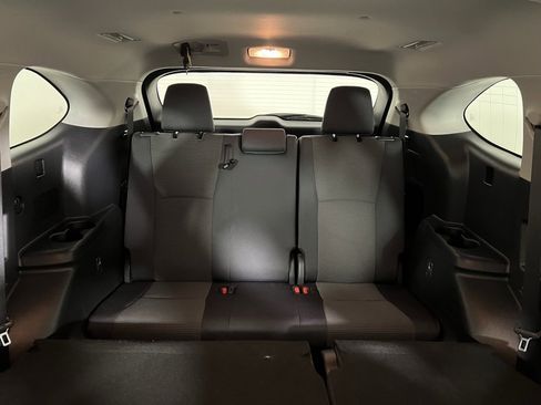 Used 2024 Toyota Highlander LE image 34