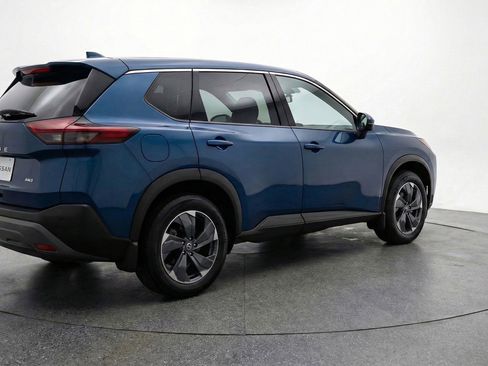 Used 2025 Nissan Rogue SV FWD image 9