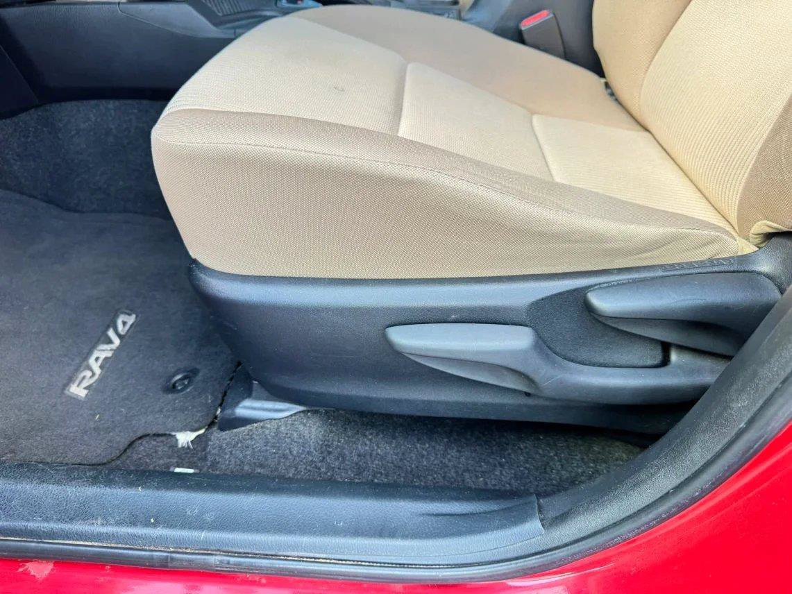 Used 2013 Toyota RAV4 LE AWD/4WD image 10