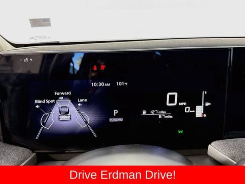 Used 2025 Nissan Kicks SV AWD/4WD image 16
