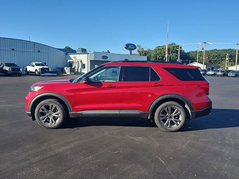 Used 2024 Ford Explorer XLT w/ Equipment Group 202A AWD/4WD image 8