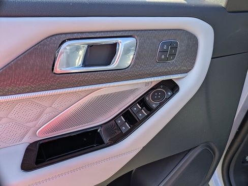 New 2026 Ford Explorer Platinum image 16