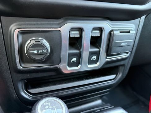 Used 2020 Jeep Wrangler Sport AWD/4WD image 17
