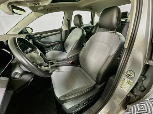 Certified 2025 Volkswagen Jetta SE w/ Sunroof Package FWD image 21