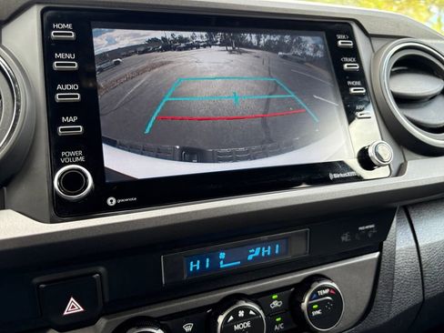 Used 2022 Toyota Tacoma TRD Off-Road image 18