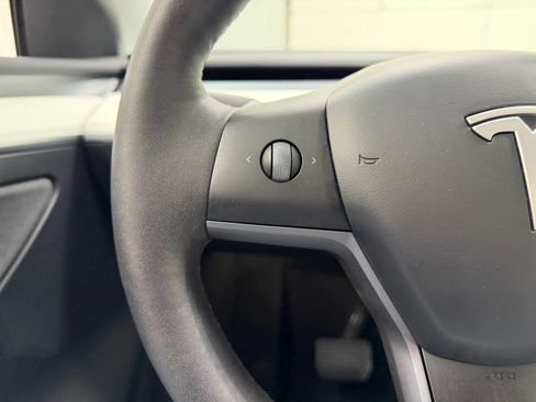 Used 2024 Tesla Model Y Long Range AWD/4WD image 26
