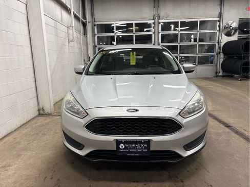 Used 2015 Ford Focus SE image 3