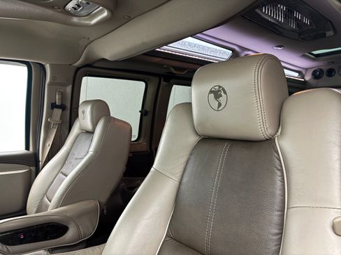Used 2017 Chevrolet Express 2500 Extended RWD image 11