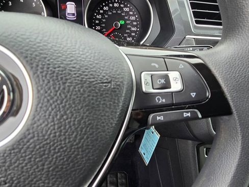 Used 2018 Volkswagen Tiguan S image 14