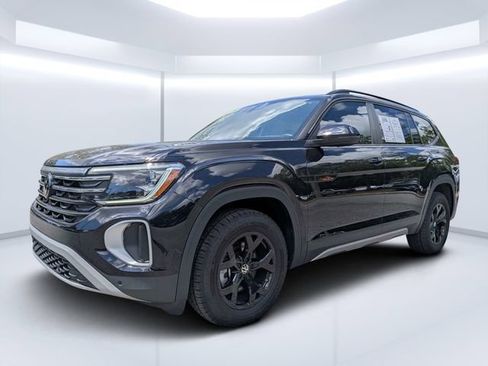 Certified 2025 Volkswagen Atlas Peak Edition SE AWD/4WD image 7