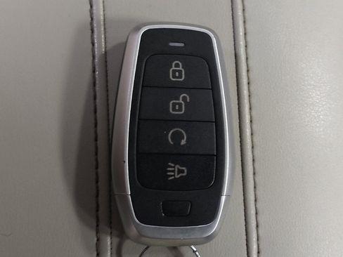 Used 2020 Nissan Rogue Sport SV w/ All-Weather Package FWD image 32