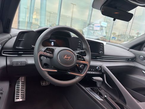 Certified 2025 Hyundai Elantra Sport image 9