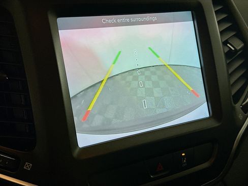 Used 2022 Jeep Cherokee Trailhawk image 22