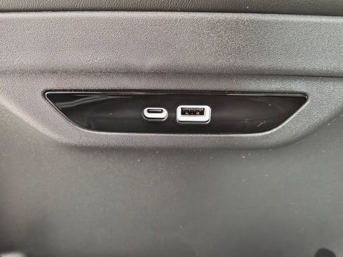 New 2025 Chrysler Pacifica Select w/ Fav Edition Package image 31