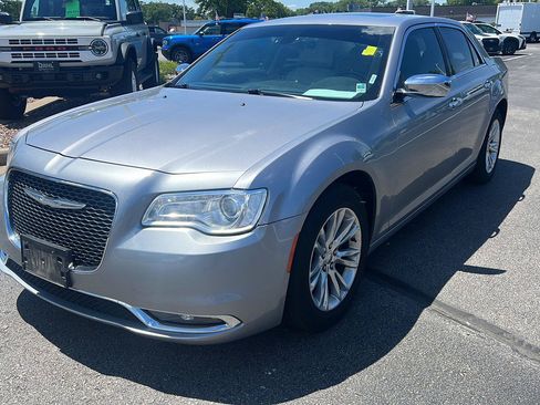 Used 2016 Chrysler 300 C RWD image 12
