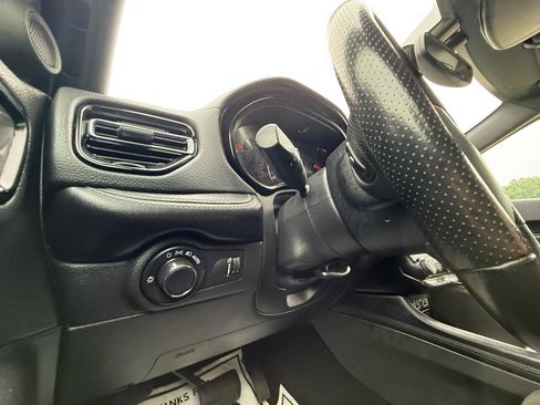 Used 2023 Dodge Durango SXT RWD image 19