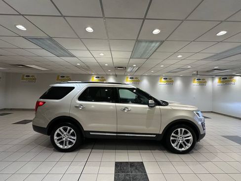 Used 2017 Ford Explorer Limited AWD/4WD image 3