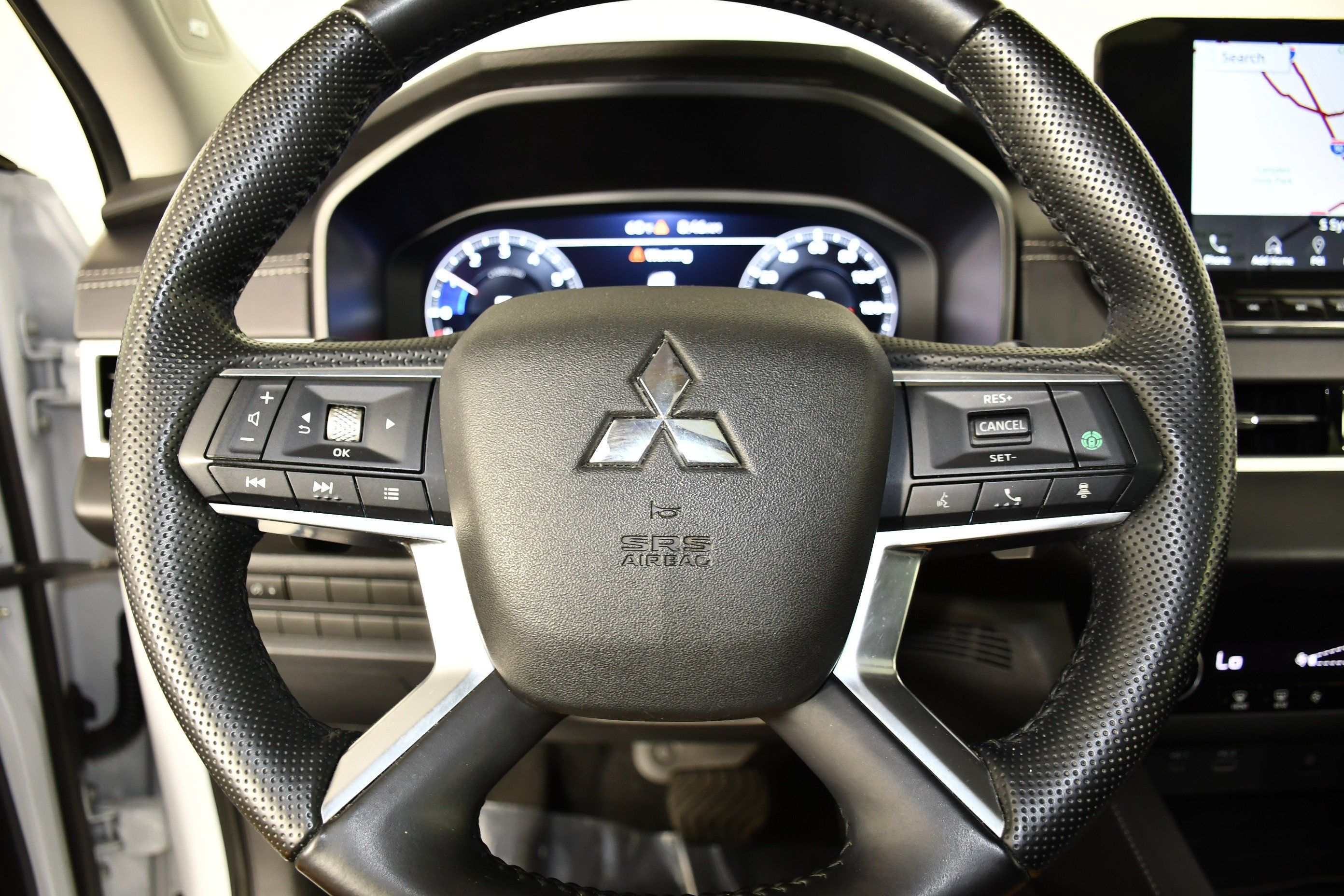 Used 2024 Mitsubishi Outlander SE AWD/4WD image 19