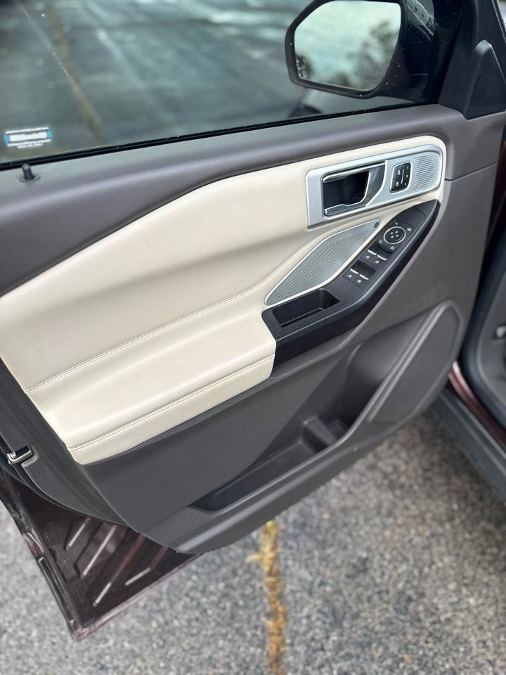 Used 2020 Ford Explorer Platinum w/ Premium Technology Package AWD/4WD image 10