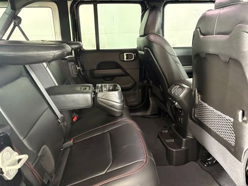 Used 2024 Jeep Wrangler Unlimited Rubicon AWD/4WD image 17