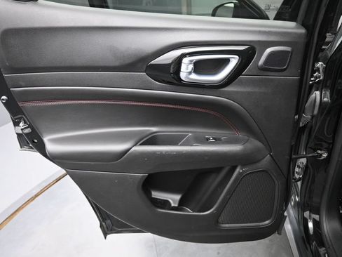 Used 2025 Jeep Compass Trailhawk w/ Sun & Sound Group AWD/4WD image 13