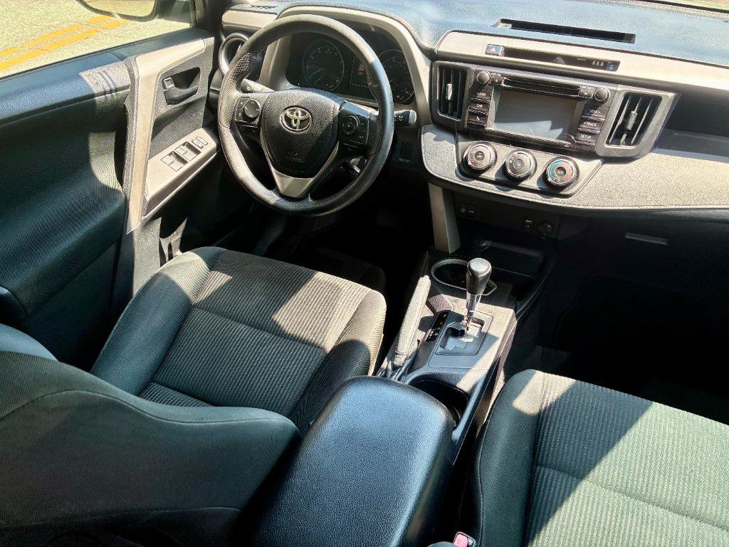 Used 2017 Toyota RAV4 LE FWD image 2