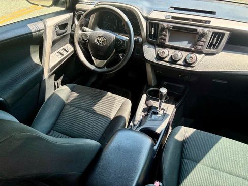 Used 2017 Toyota RAV4 LE FWD image 2