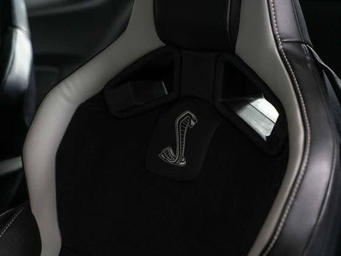 Used 2022 Ford Mustang Shelby GT500 w/ Carbon Fibre Track Pack image 18