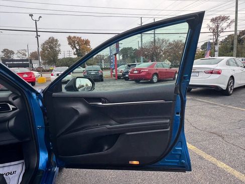 Used 2019 Toyota Camry SE image 13
