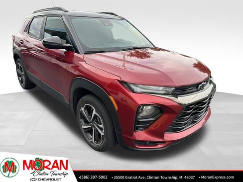 Used 2021 Chevrolet TrailBlazer RS w/ Sun and Liftgate Package AWD/4WD image 2