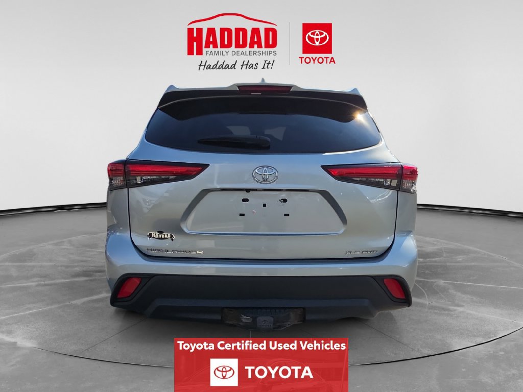 Certified 2021 Toyota Highlander XLE AWD/4WD image 4