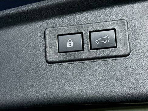 Used 2025 Subaru Outback Premium image 31