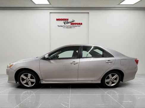 Used 2014 Toyota Camry SE image 4