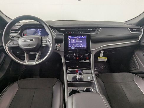 New 2025 Jeep Grand Cherokee Altitude image 16