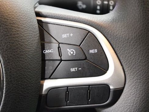 Used 2023 Jeep Renegade Latitude image 30