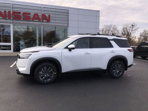 New 2025 Nissan Pathfinder SV image 11