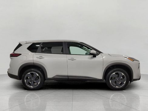 Used 2025 Nissan Rogue SV AWD/4WD image 12